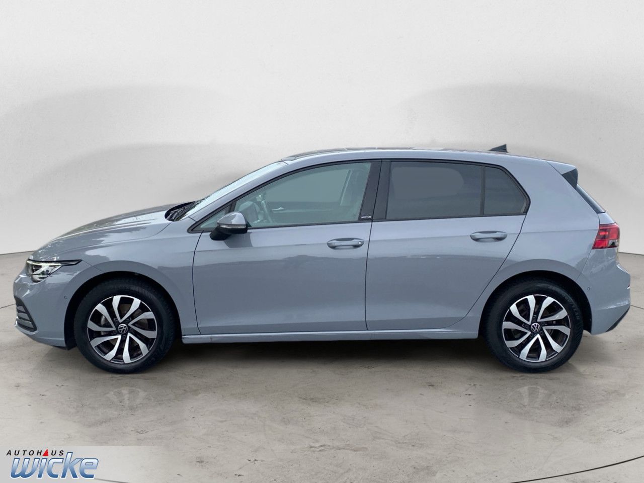 Volkswagen Golf 2023 г. Серый, пробег 33354 км