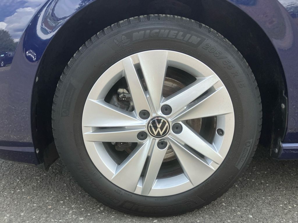 Volkswagen Golf 2023 г. Синий, пробег 58000 км