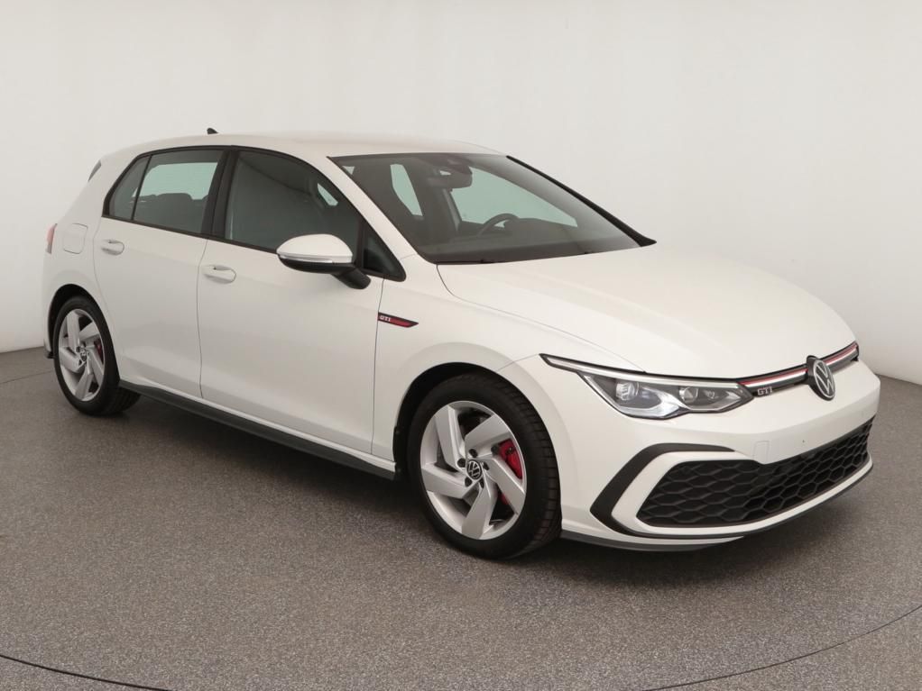 Volkswagen Golf 2024 г. Белый, пробег 7142 км