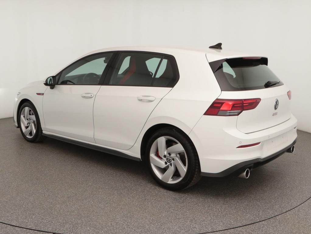 Volkswagen Golf 2024 г. Белый, пробег 7142 км