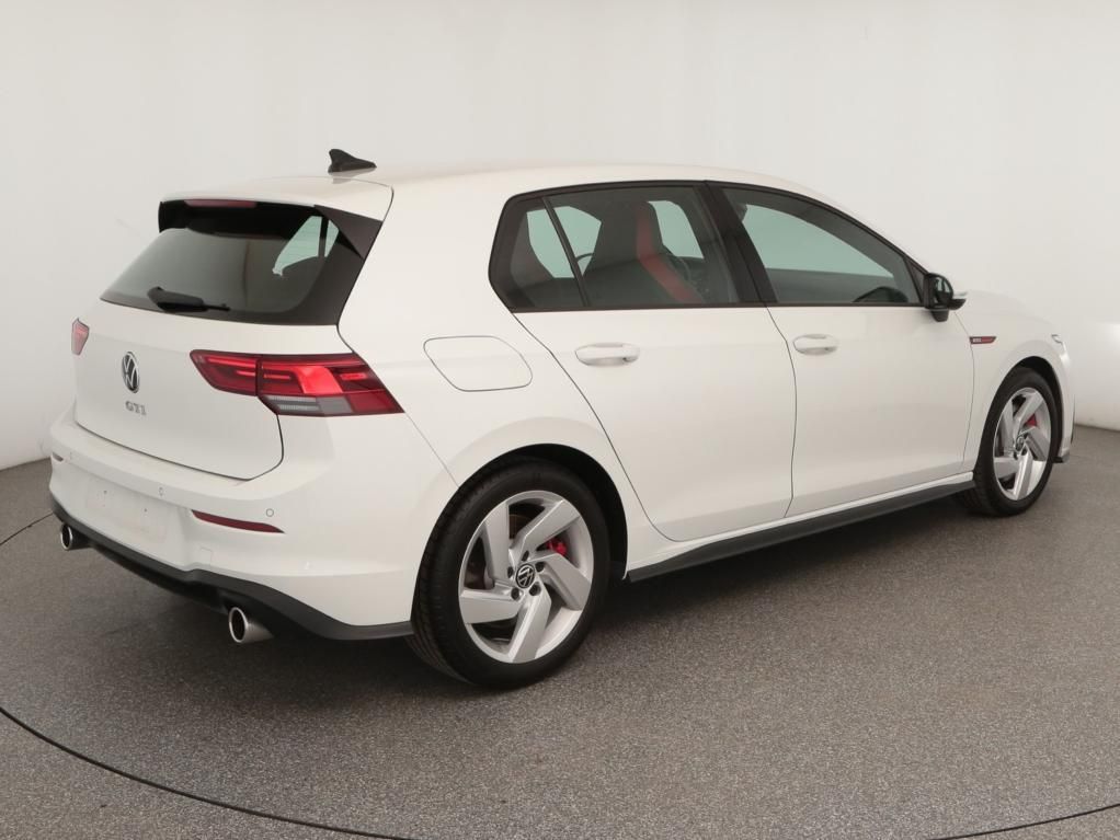 Volkswagen Golf 2024 г. Белый, пробег 7142 км