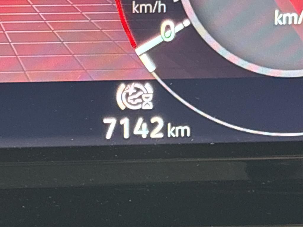 Volkswagen Golf 2024 г. Белый, пробег 7142 км