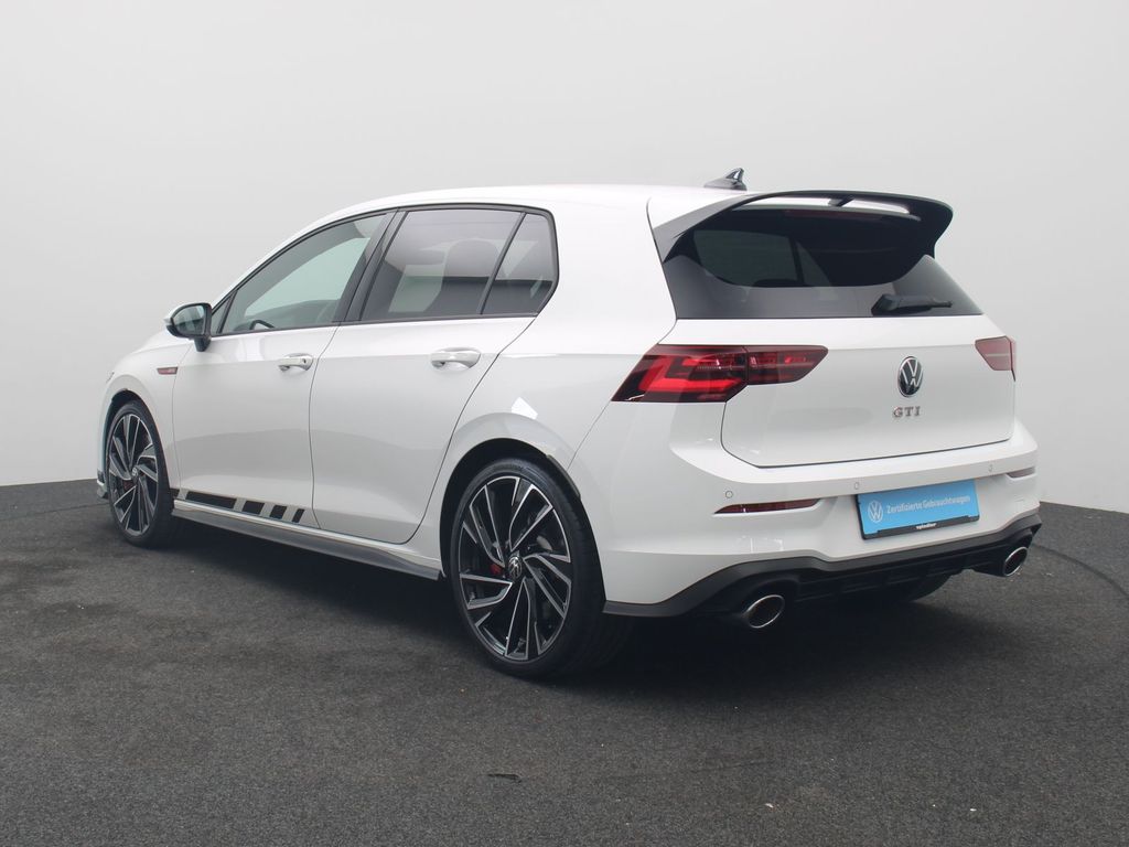 Volkswagen Golf 2023 г. Белый, пробег 55000 км