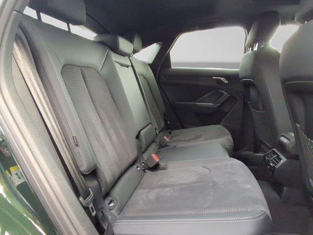 Audi Q3 2023 г. Зелёный, пробег 39652 км
