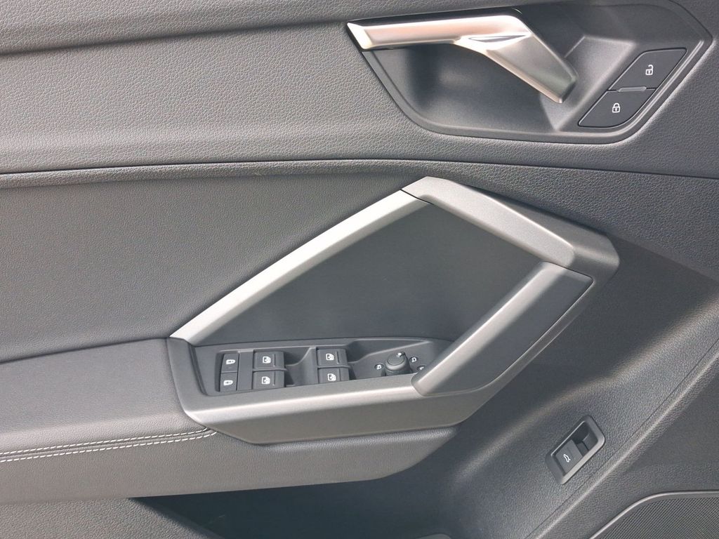 Audi Q3 2023 г. Зелёный, пробег 39652 км
