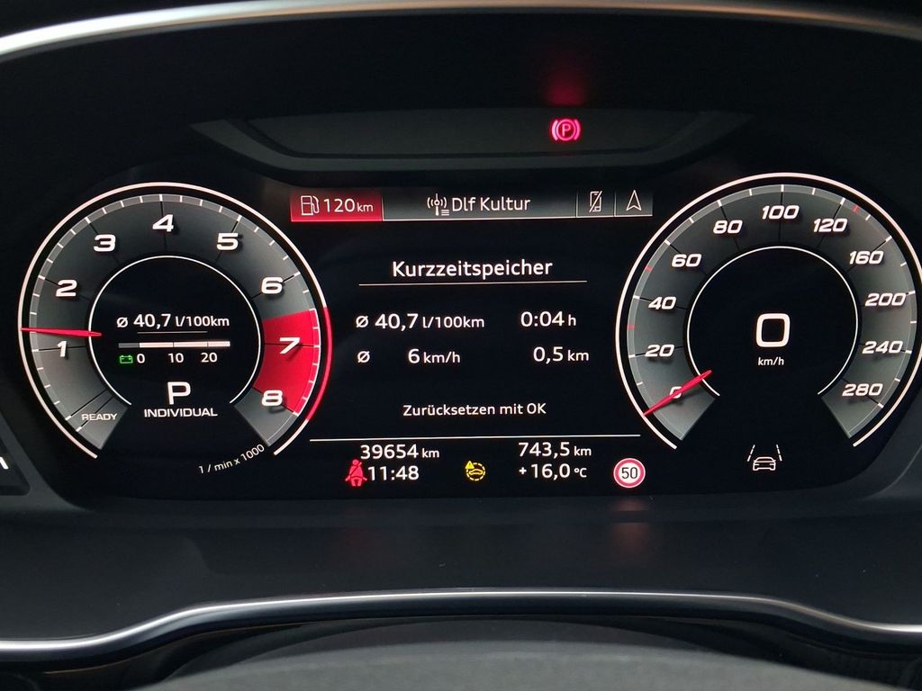 Audi Q3 2023 г. Зелёный, пробег 39652 км