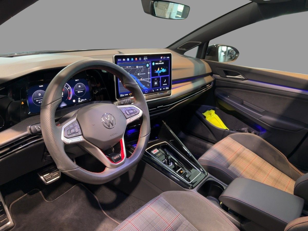 Volkswagen Golf 2025 г. Серый, пробег 19650 км