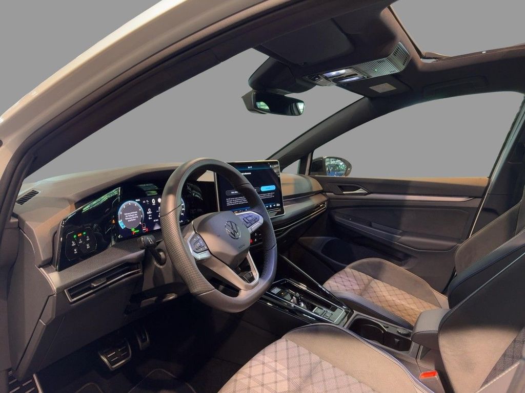 Volkswagen Golf 2025 г. Белый, пробег 30000 км