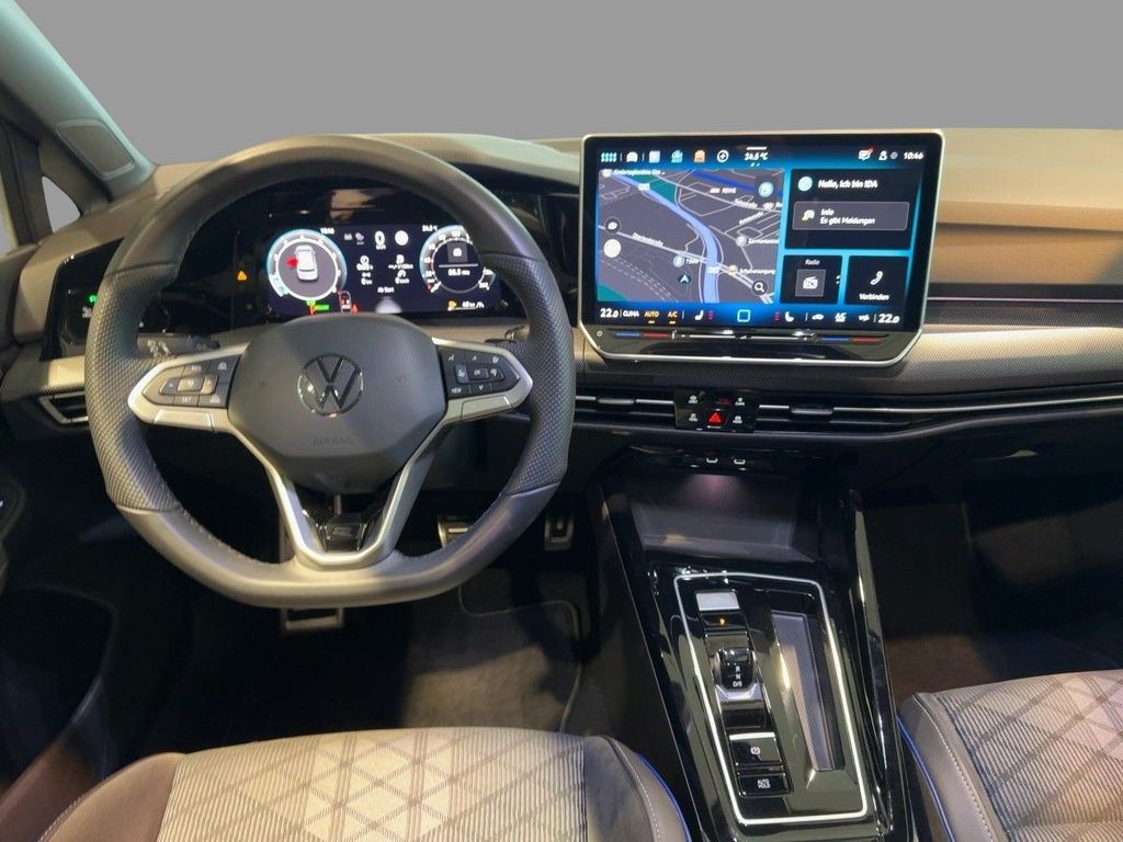 Volkswagen Golf 2025 г. Белый, пробег 30000 км