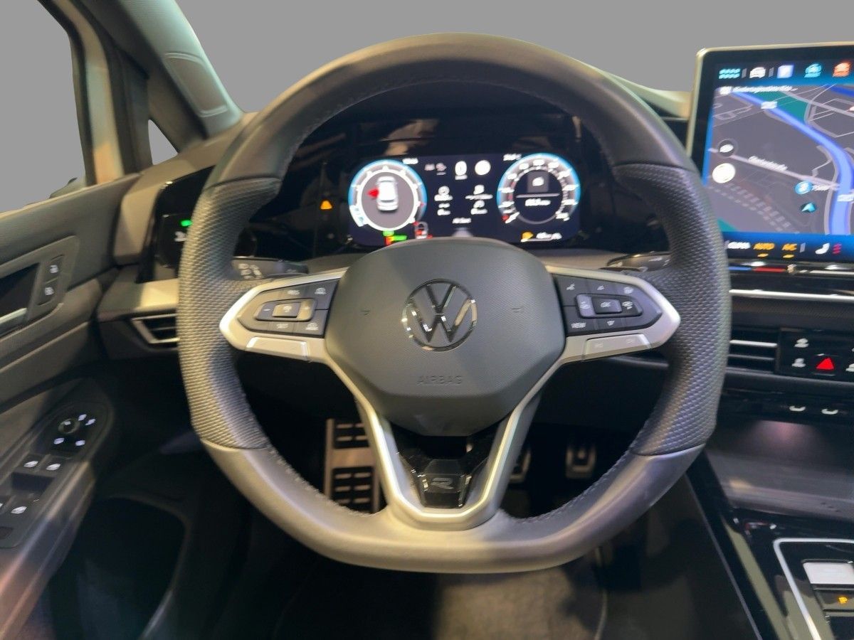 Volkswagen Golf 2025 г. Белый, пробег 30000 км