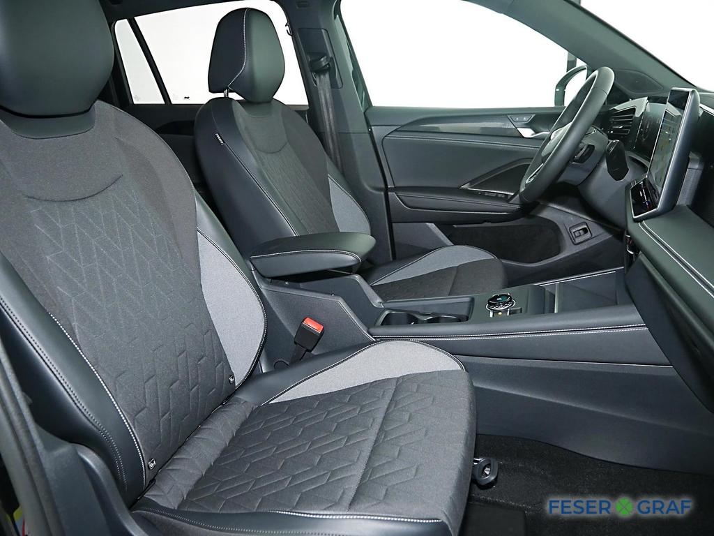 Volkswagen Tiguan 2025 г. Чёрный, пробег 26750 км