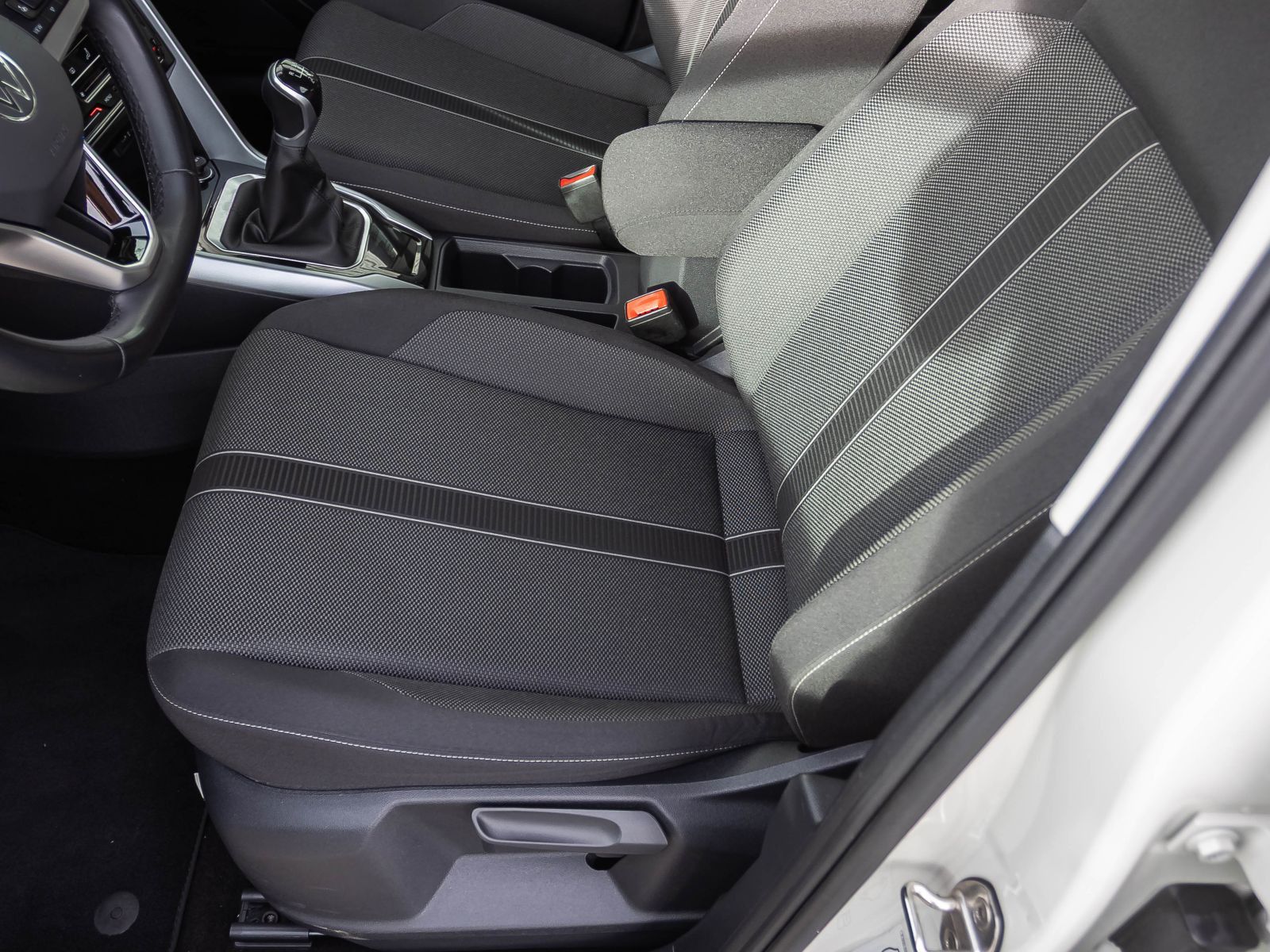 Volkswagen T-Roc 2022 г. Серый, пробег 39250 км