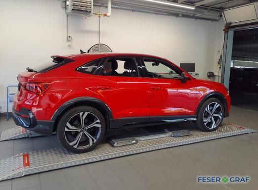 Audi Q3 2022 г. Красный, пробег 46700 км