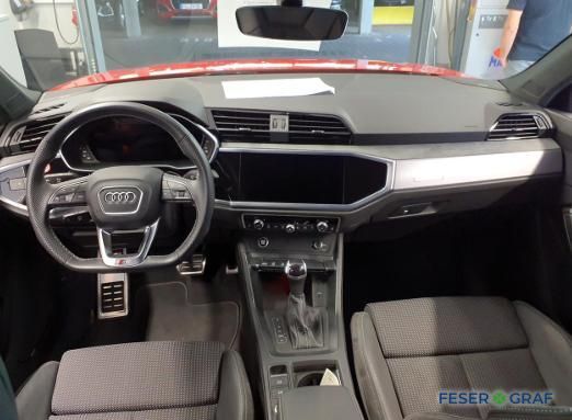 Audi Q3 2022 г. Красный, пробег 46700 км