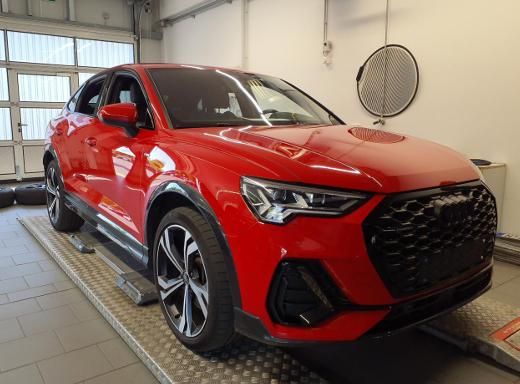 Audi Q3 2022 г. Красный, пробег 46700 км