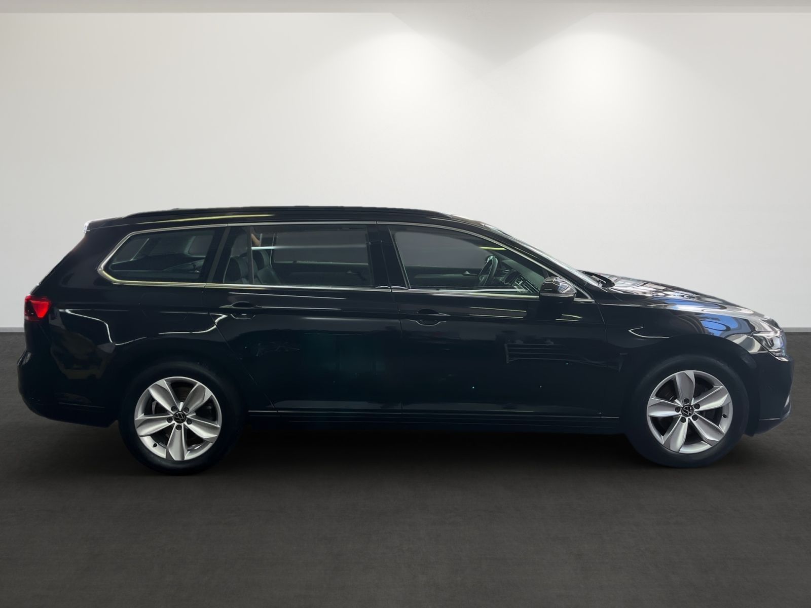 Volkswagen PASSAT VARIANT 2022 г. Чёрный, пробег 56943 км