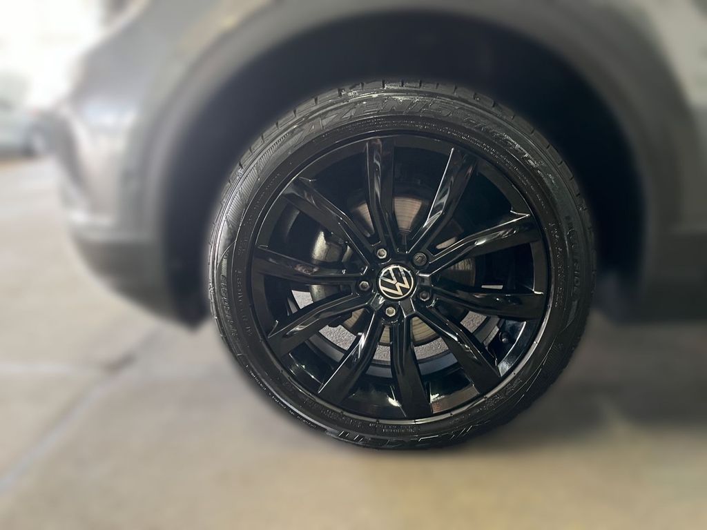 Volkswagen T-Roc 2022 г. Серый, пробег 40537 км