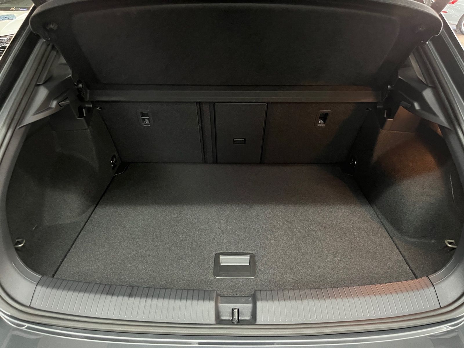 Volkswagen T-Roc 2022 г. Серый, пробег 40537 км