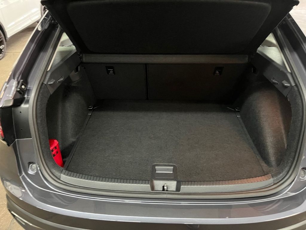 Volkswagen Taigo 2023 г. Серый, пробег 55477 км