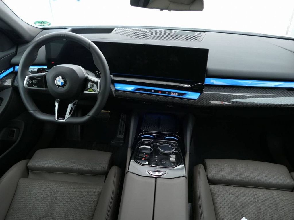 BMW 520 2025 г. Белый, пробег 26830 км