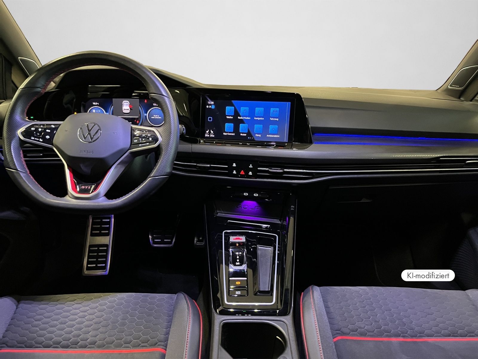 Volkswagen Golf 2023 г. Серый, пробег 26668 км