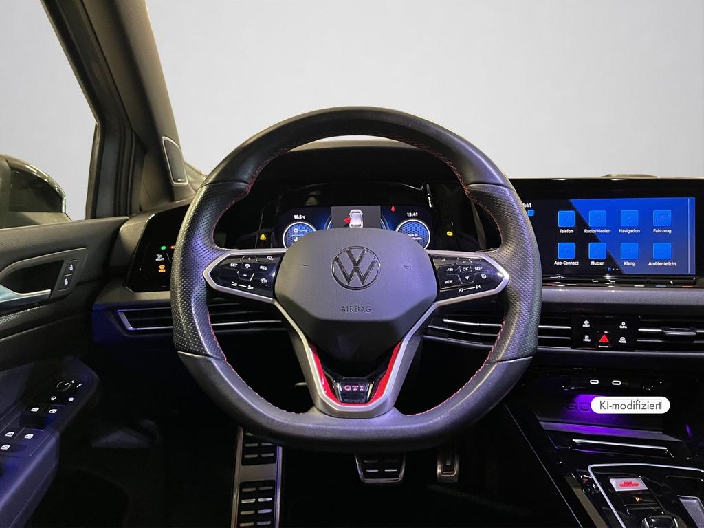 Volkswagen Golf 2023 г. Серый, пробег 26668 км