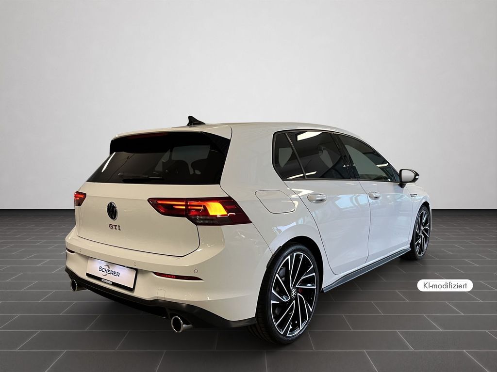 Volkswagen Golf 2023 г. Белый, пробег 35511 км