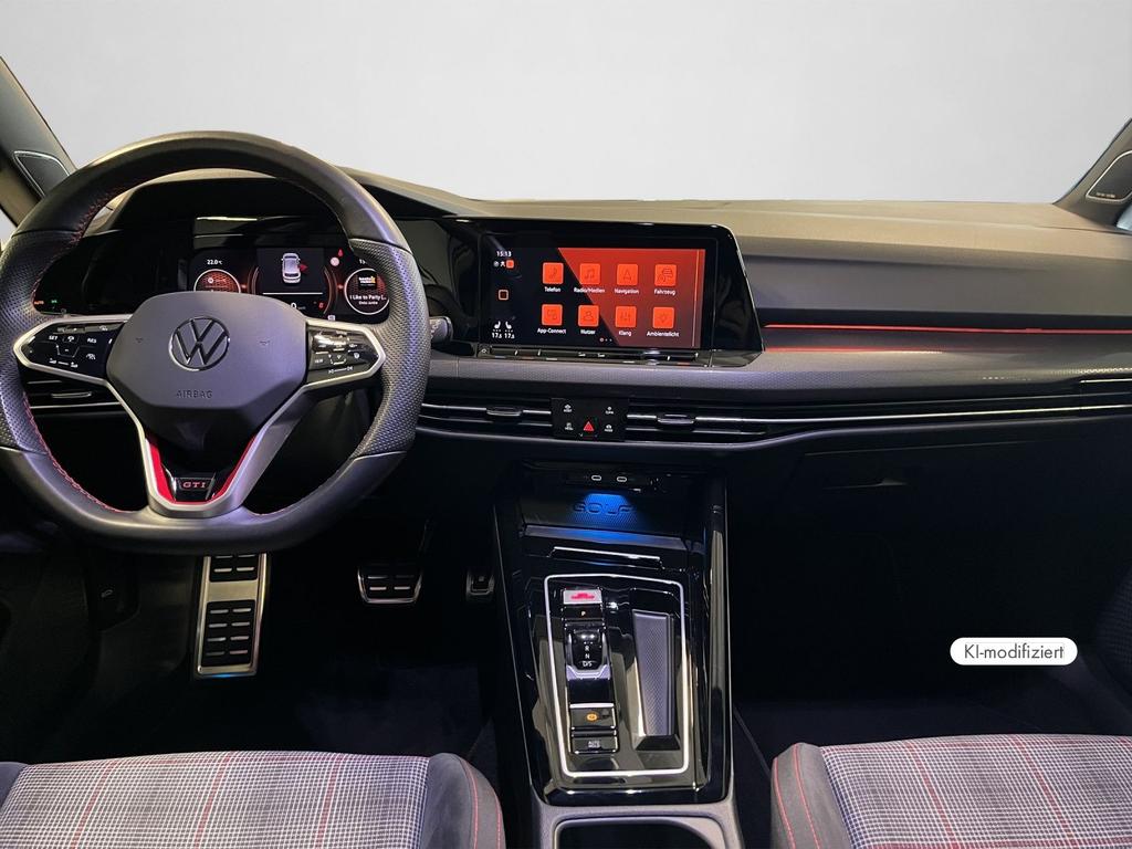 Volkswagen Golf 2023 г. Белый, пробег 35511 км