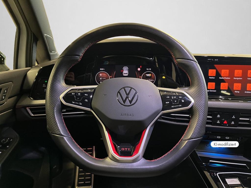 Volkswagen Golf 2023 г. Белый, пробег 35511 км