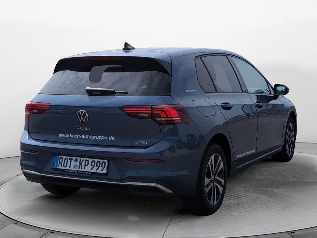 Volkswagen Golf 2025 г. Синий, пробег 15000 км