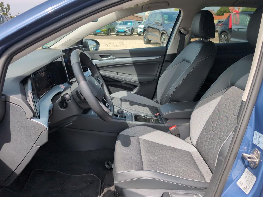 Volkswagen Golf 2025 г. Синий, пробег 15000 км