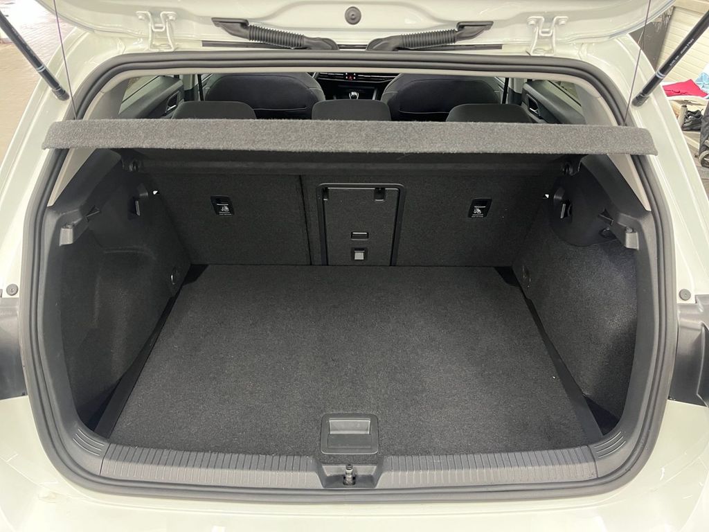 Volkswagen Golf 2022 г. Белый, пробег 40263 км