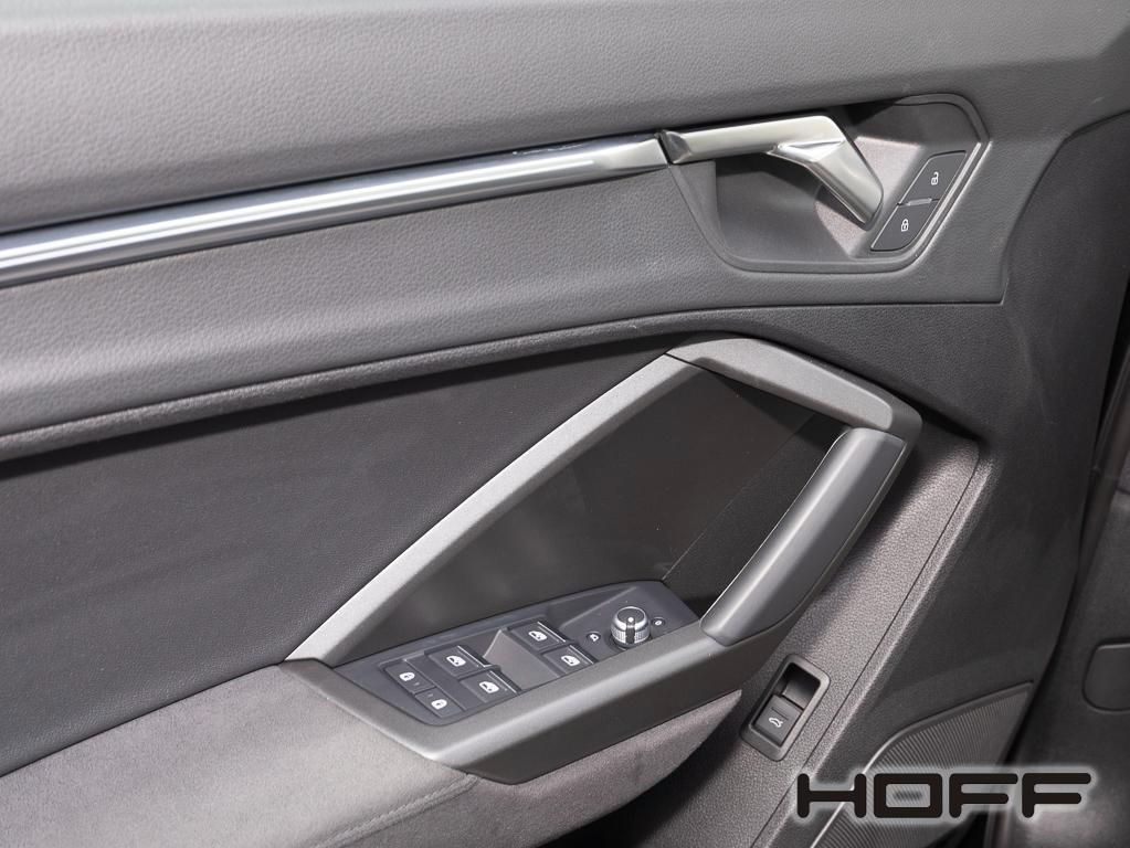 Audi RSQ3 2023 г. Чёрный, пробег 33000 км