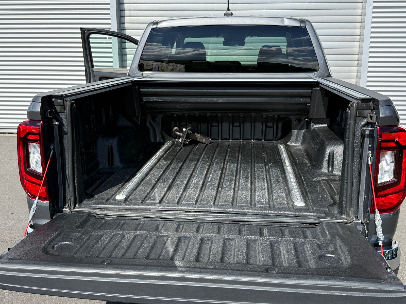 Volkswagen Amarok 2024 г. Серый, пробег 34354 км