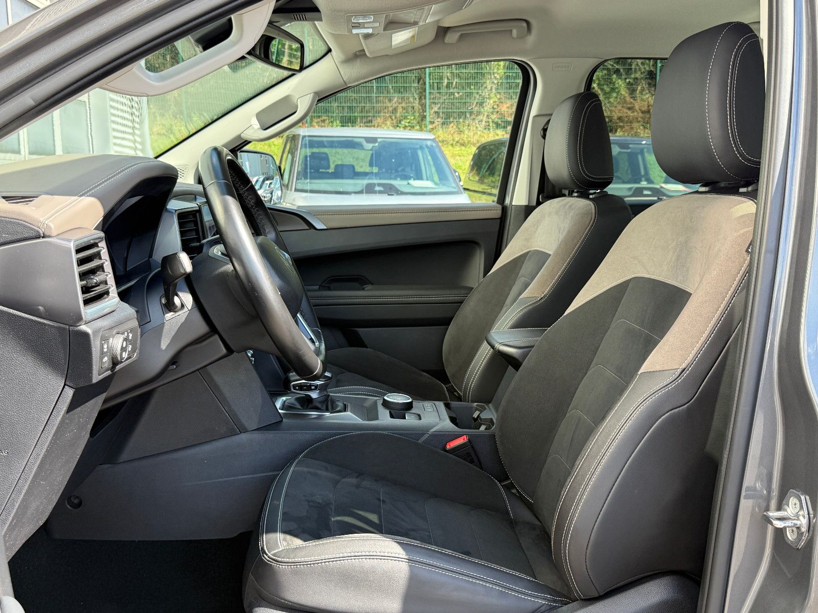 Volkswagen Amarok 2024 г. Серый, пробег 34354 км