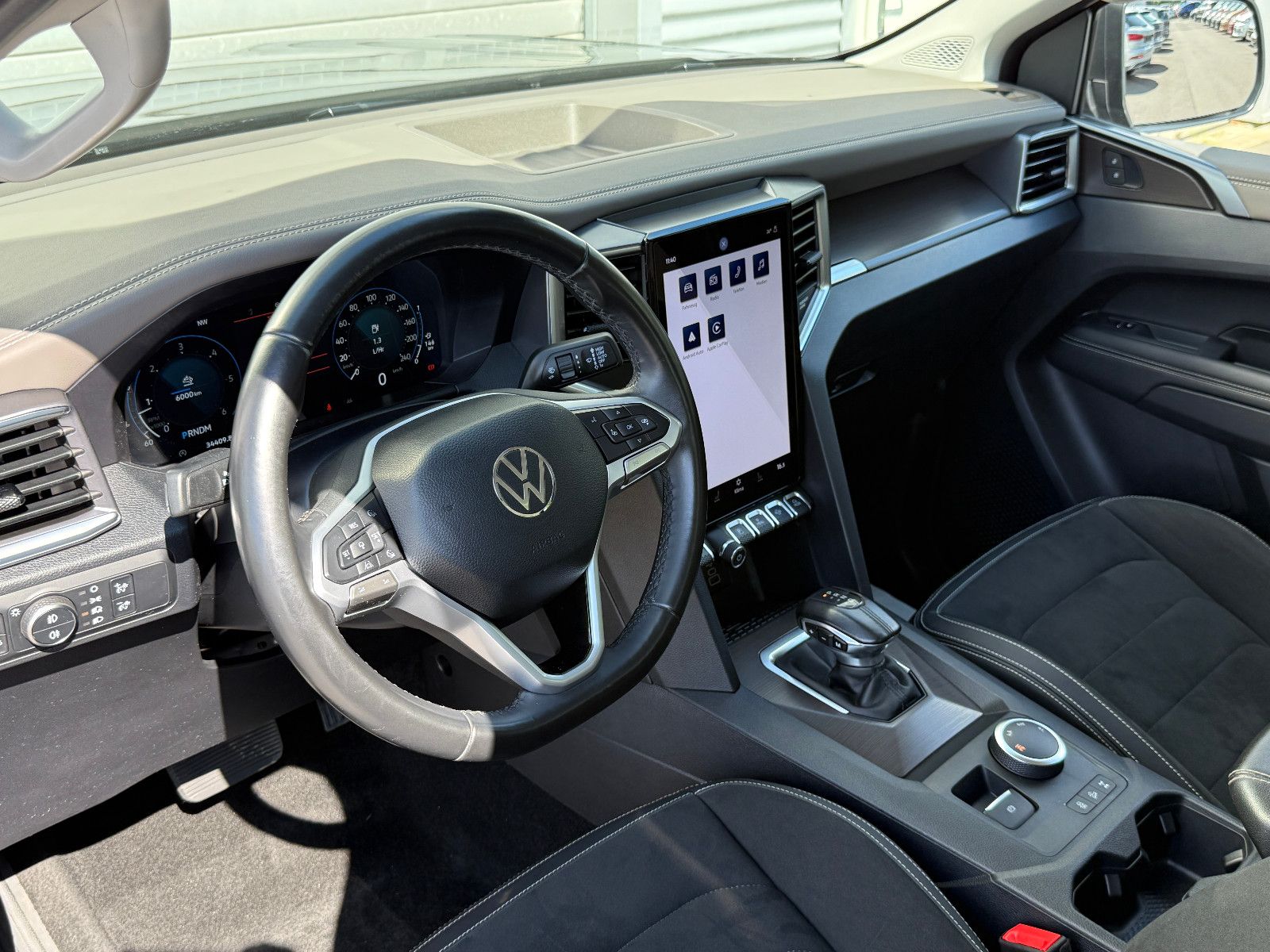 Volkswagen Amarok 2024 г. Серый, пробег 34354 км