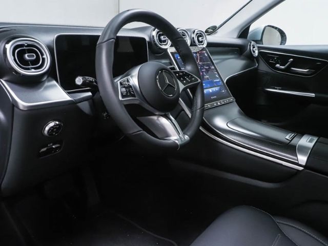 Mercedes-Benz GLC 200 2025 г. Серебристый, пробег 12400 км