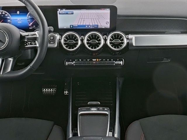 Mercedes-Benz GLB 220 2025 г. Красный, пробег 22000 км