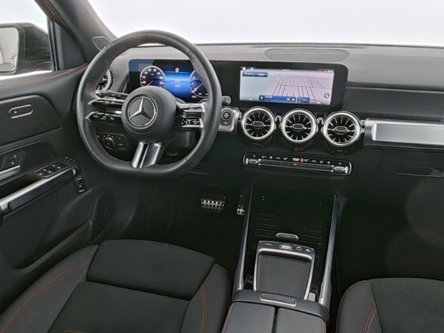 Mercedes-Benz GLB 220 2025 г. Красный, пробег 22000 км
