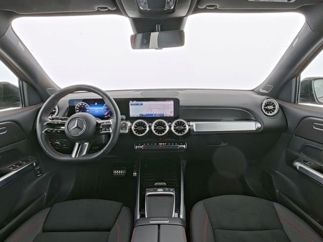 Mercedes-Benz GLB 220 2025 г. Красный, пробег 22000 км