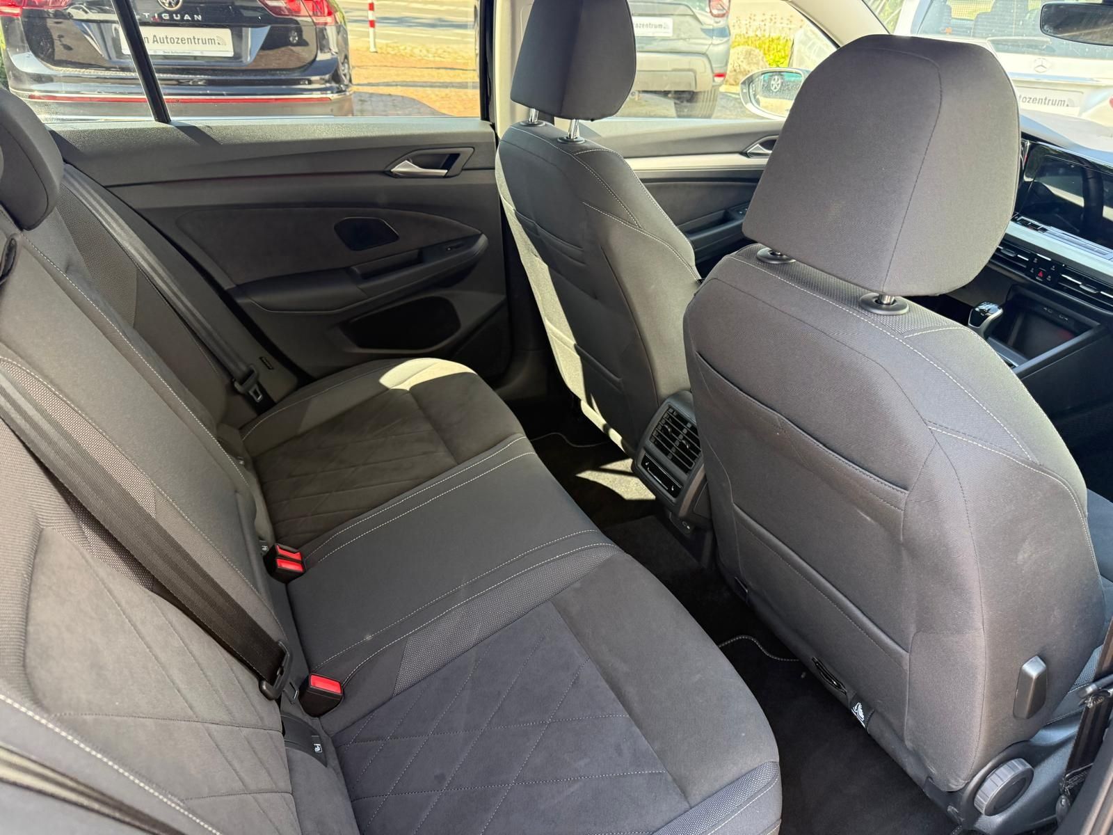 Volkswagen Golf 2023 г. Чёрный, пробег 38049 км