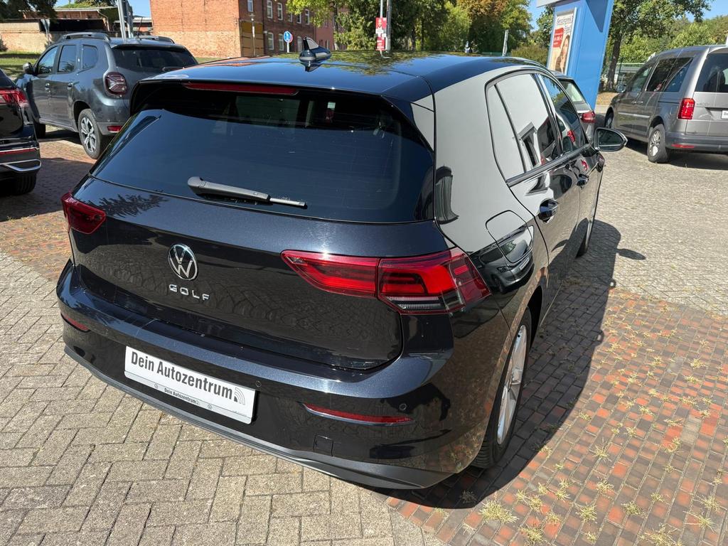 Volkswagen Golf 2023 г. Чёрный, пробег 38049 км