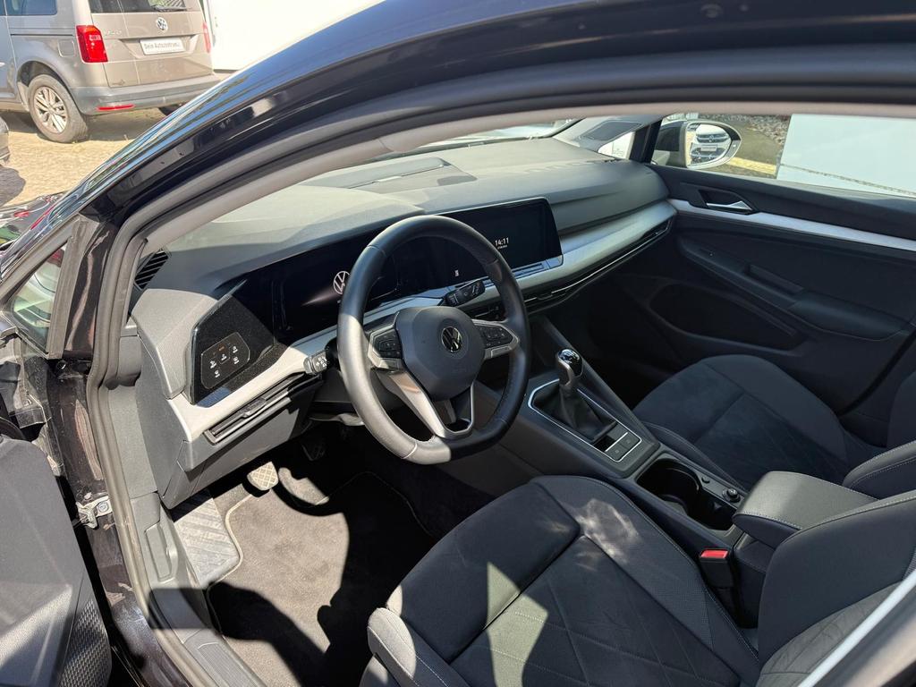 Volkswagen Golf 2023 г. Чёрный, пробег 38049 км