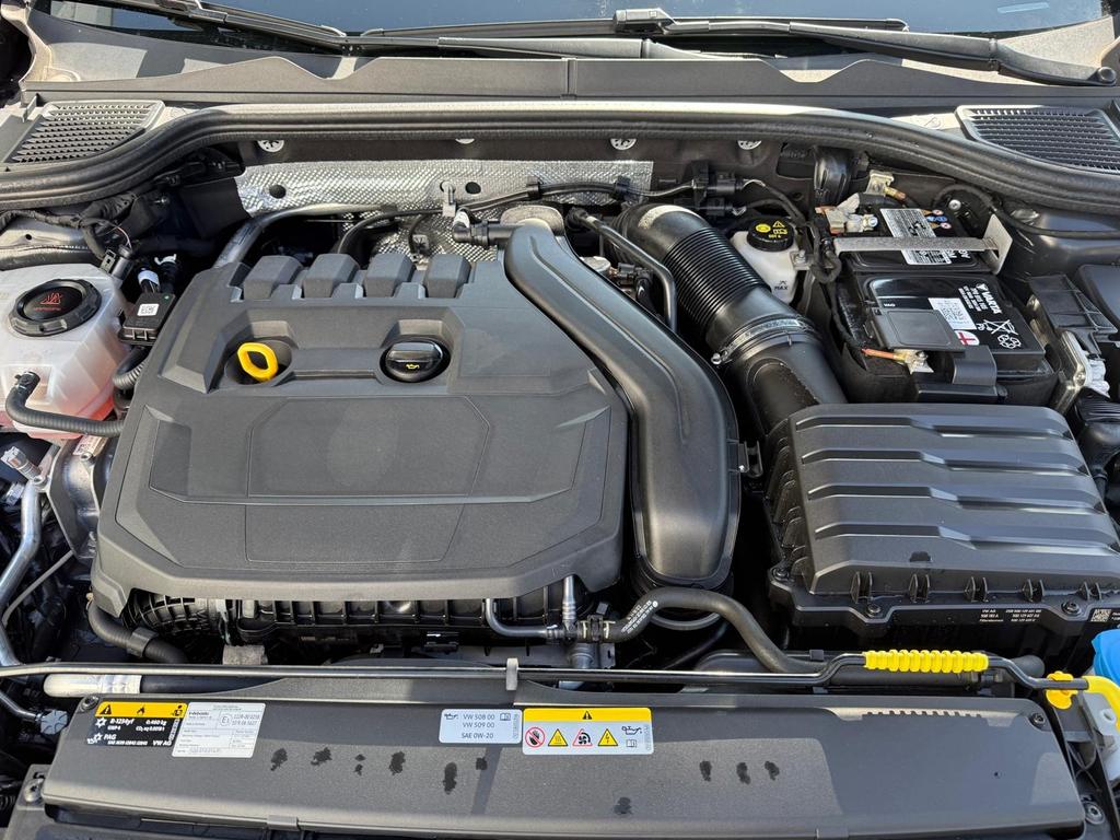Volkswagen Golf 2023 г. Чёрный, пробег 38049 км