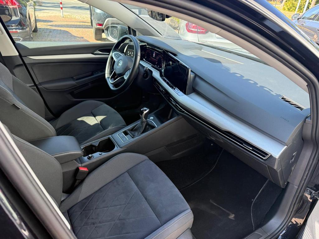 Volkswagen Golf 2023 г. Чёрный, пробег 38049 км