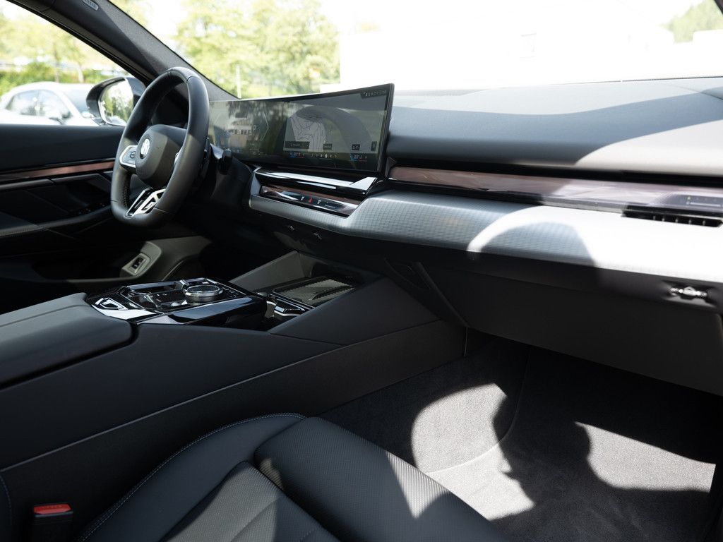 BMW 520 2026 г. Чёрный, пробег 6640 км