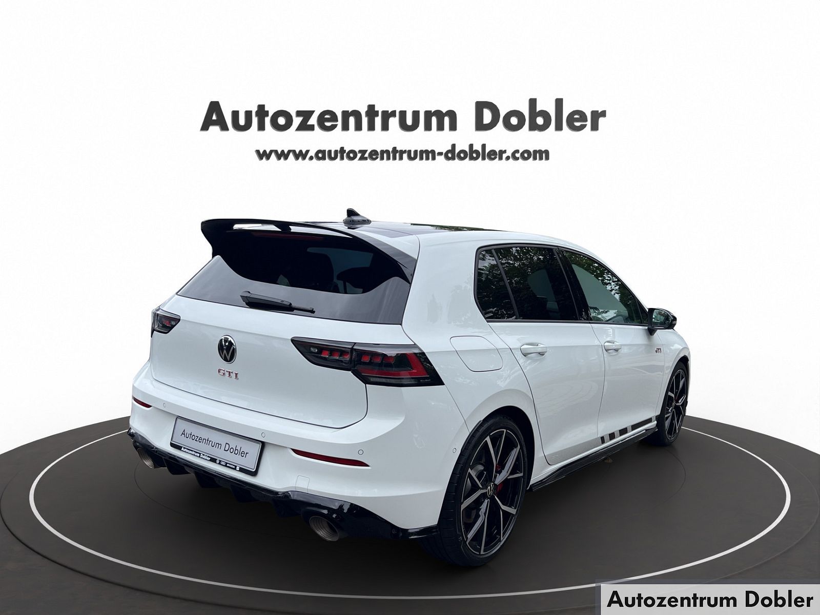 Volkswagen Golf 2025 г. Белый, пробег 10200 км
