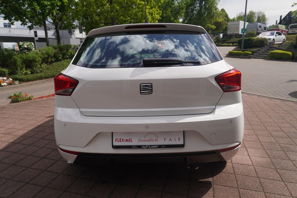SEAT Ibiza 2023 г. Белый, пробег 54118 км