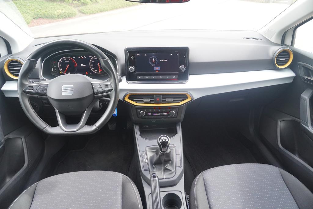 SEAT Ibiza 2023 г. Белый, пробег 54118 км