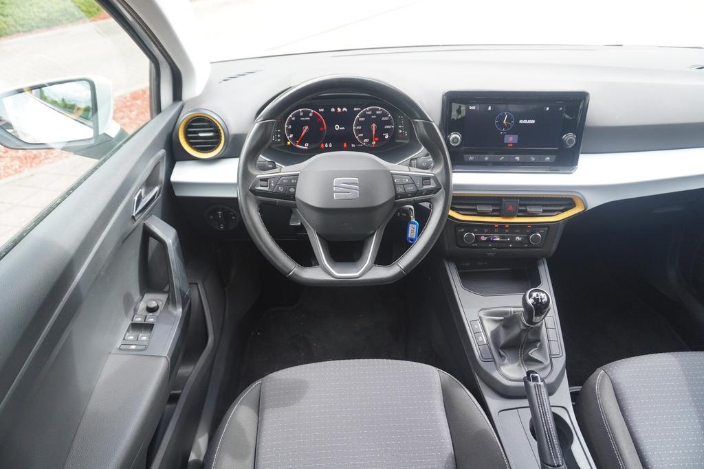 SEAT Ibiza 2023 г. Белый, пробег 54118 км